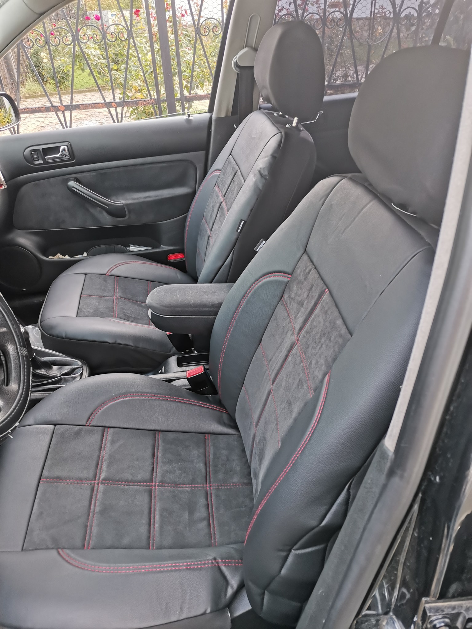Coprivolante In Alcantara Imbottito Universale – Morbido E Antiscivolo Per Auto, SUV, Accessorio Interno Lusso