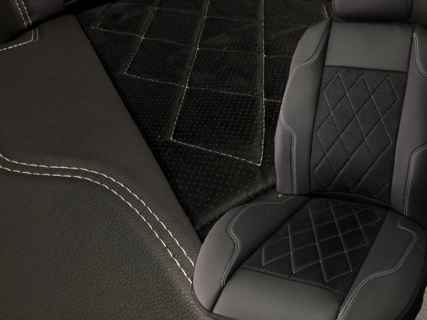 Coprisedili Hyundai Kona - alcantara traforata e ecopelle - immagine 4