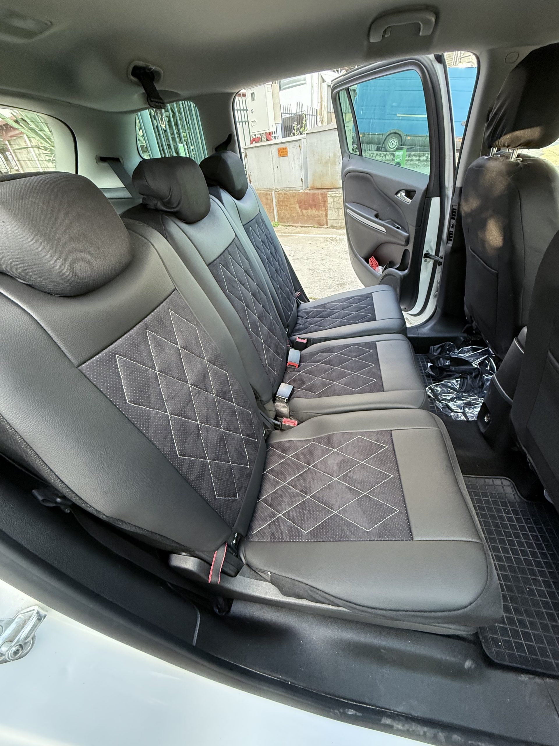 Coprisedili per Zafira C alcantara traforata