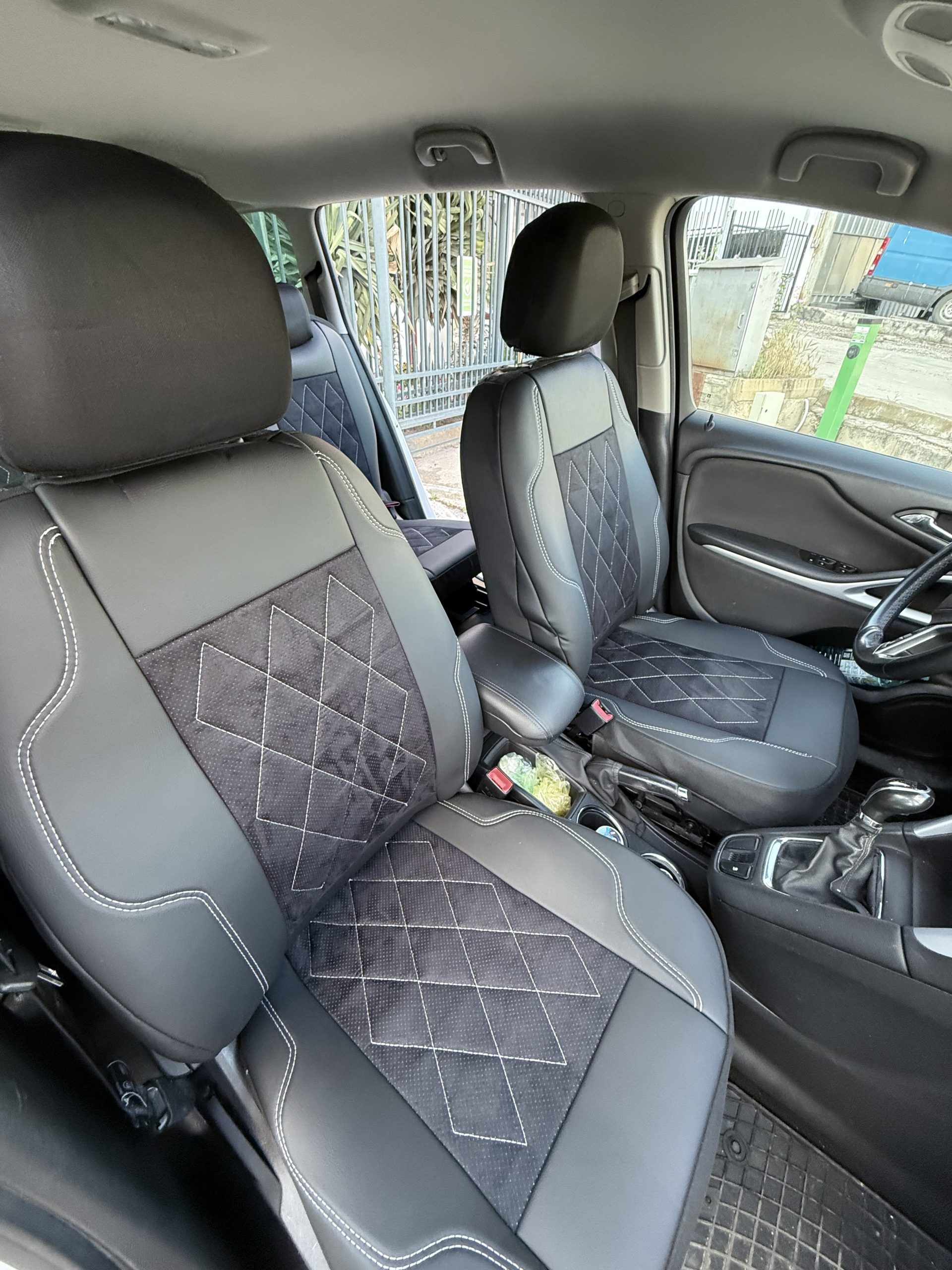 Coprisedili per Zafira C alcantara traforata - immagine 2