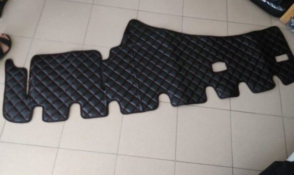 Rivestimento cruscotto in pelle per SCANIA R (2005-2016) / Nero cu fire rosii - Image 3