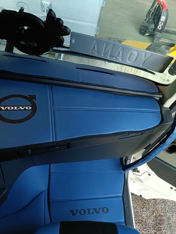 Tappetini in pelle per VOLVO FH4/FH5/FH6 (2013-2025) + copertura del cruscotto - pelle liscia Blu - Image 2