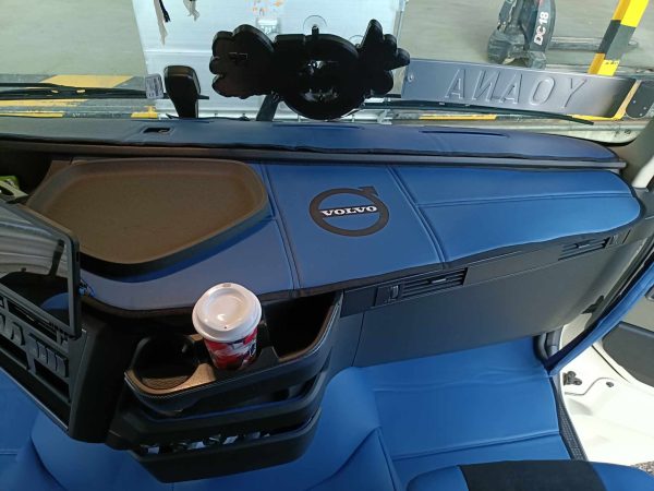 Tappetini in pelle per VOLVO FH4/FH5/FH6 (2013-2025) + copertura del cruscotto - pelle liscia Blu - Image 4